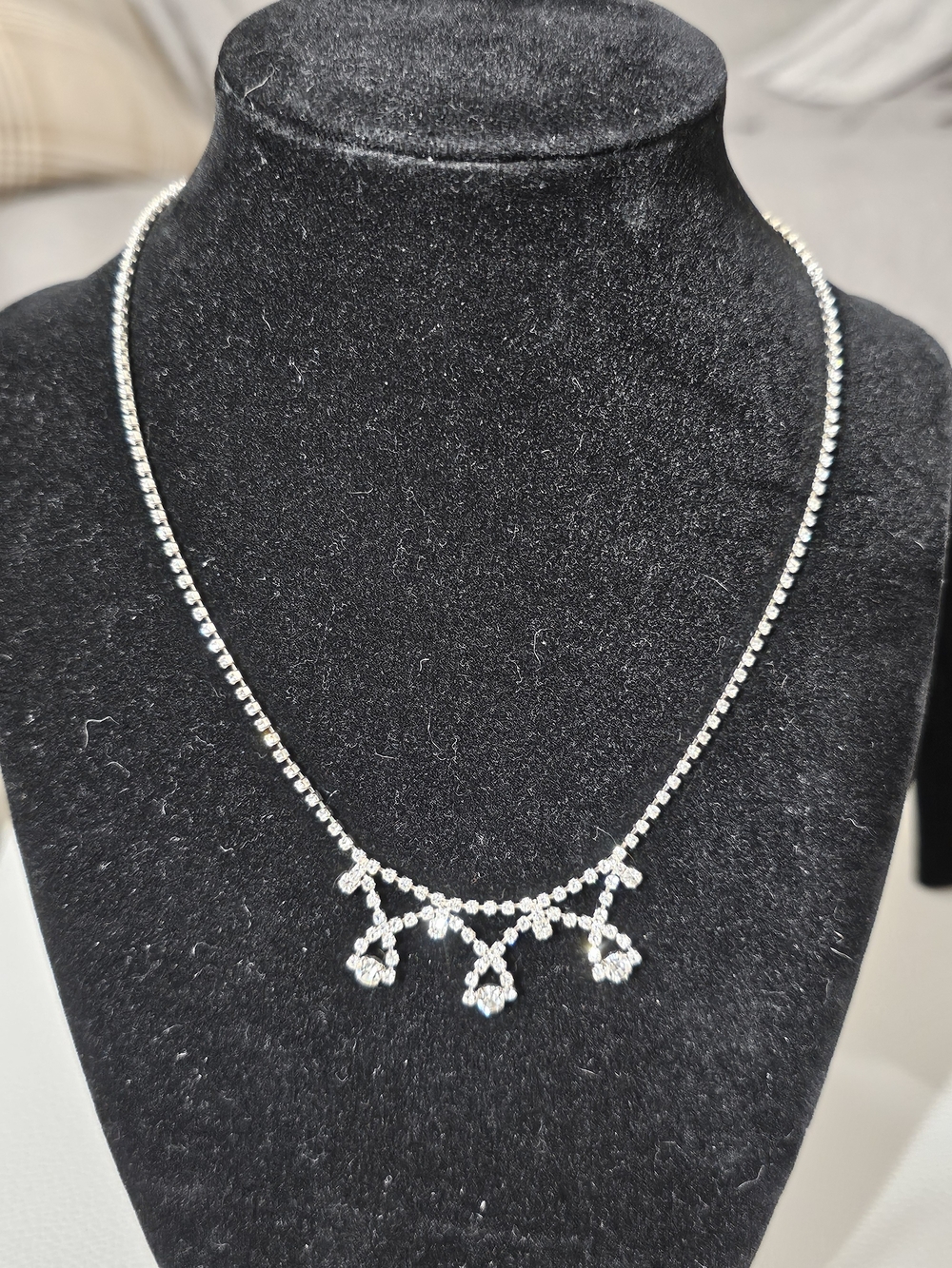 Delicate Silver-tone Crystal Drop Necklace with Clear Stones